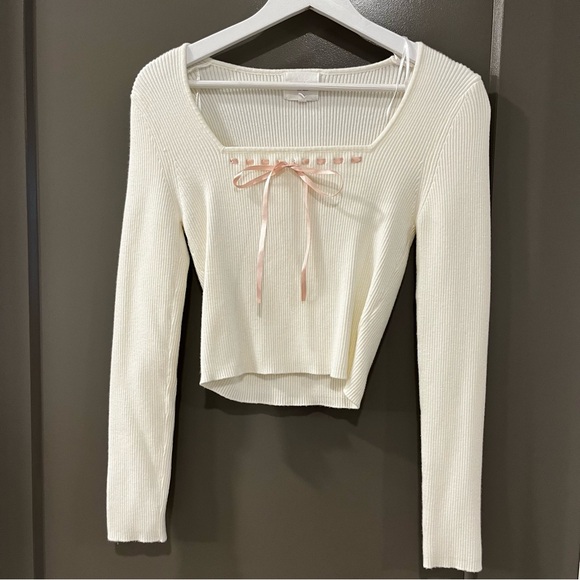 Elegant Cream Long Sleeve Top with Ribbon Detail - Picture 1 of 4